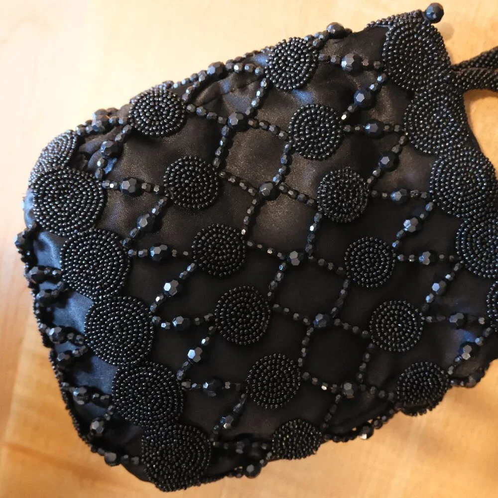 Black beaded Evening bag with Satin lining - Picture 2 of 4